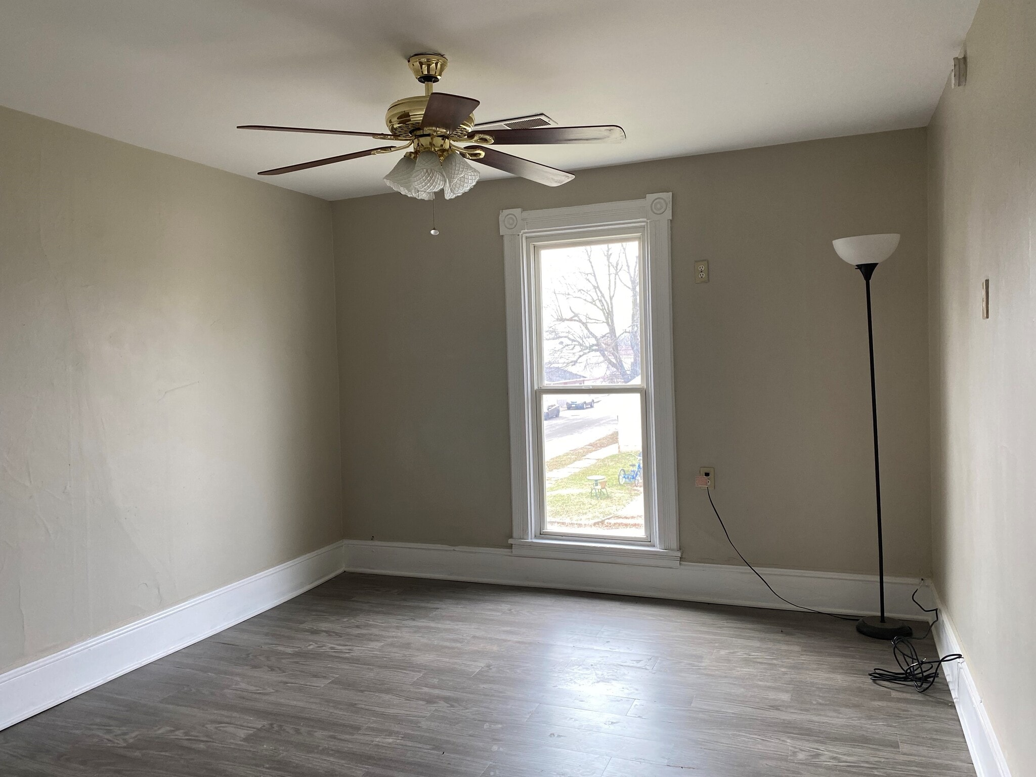 Living Room - 309 S Georgia St