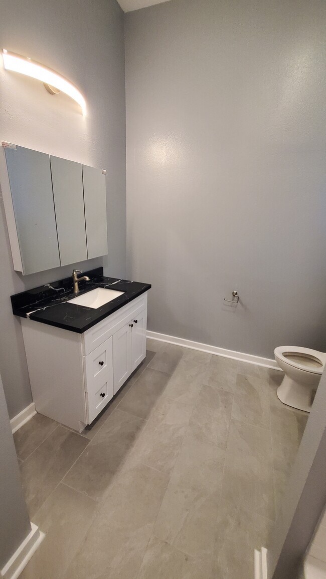 Building Photo - 2027 General Taylor St