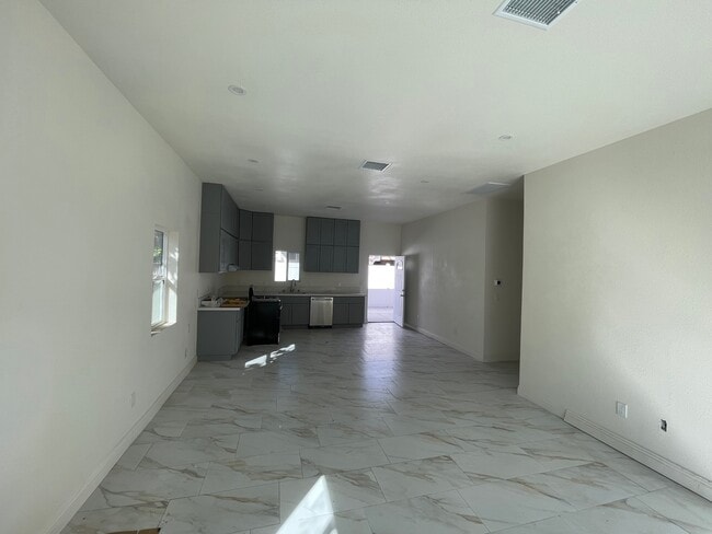 Building Photo - 11954 Redbank St