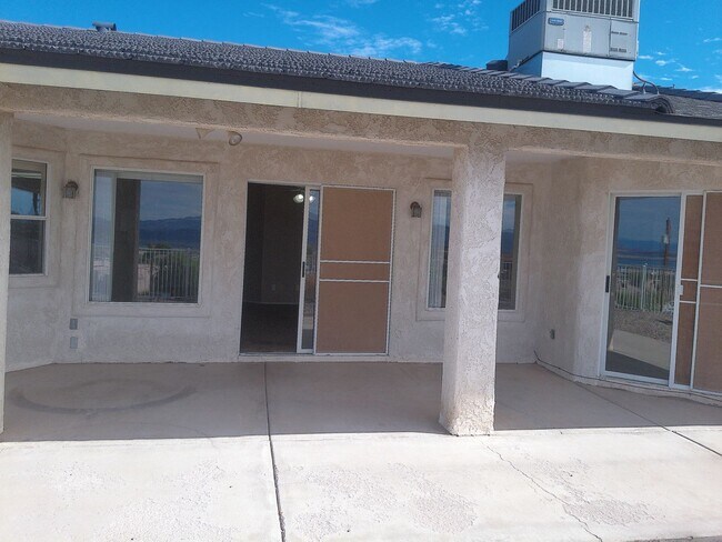 Building Photo - Long Term 3 bedroom 2 bath 3 car