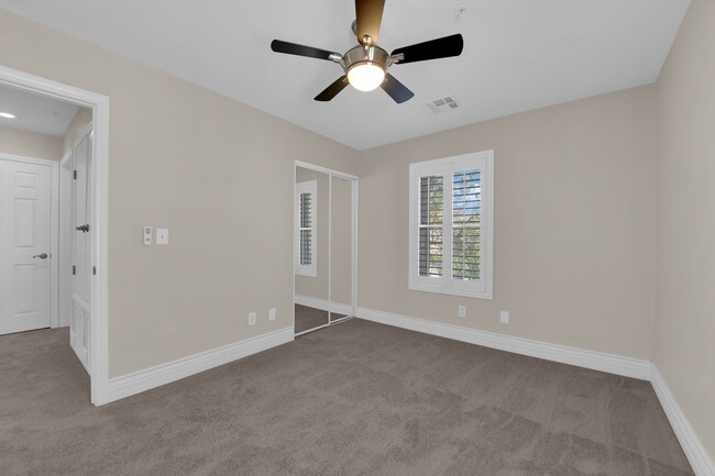 Building Photo - Beautiful Two bedroom 2 1/2 bath