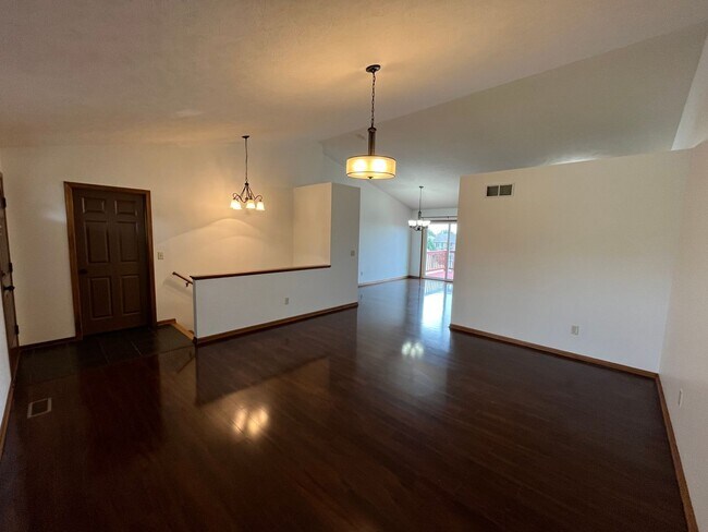 Building Photo - 8020 Renatta Dr