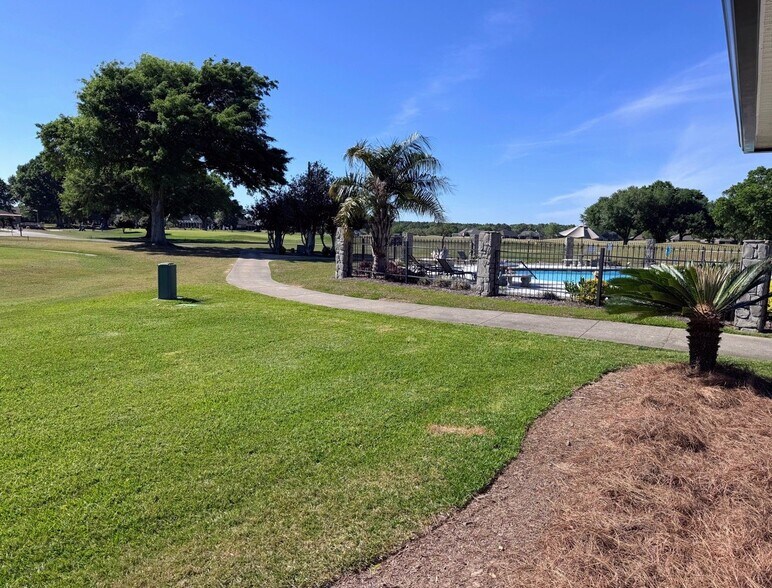 Building Photo - 3201 Kingsmill Dr