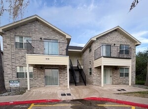 Building Photo - 1521 Oasis Dr