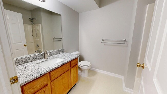 Building Photo - 2740 S Knightsbridge Cir