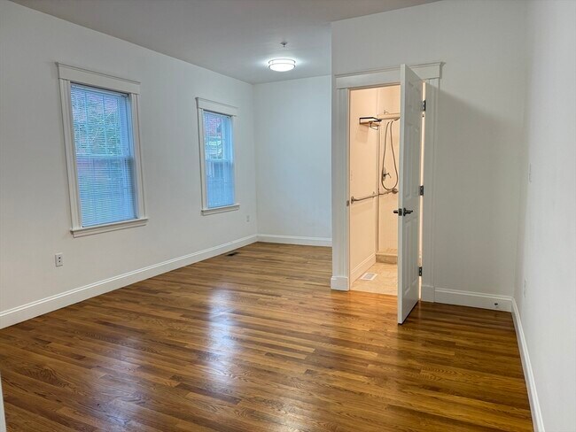 Building Photo - 172 Auburn St