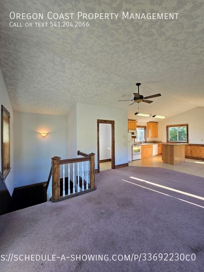 Building Photo - 1025 Wilson River Loop