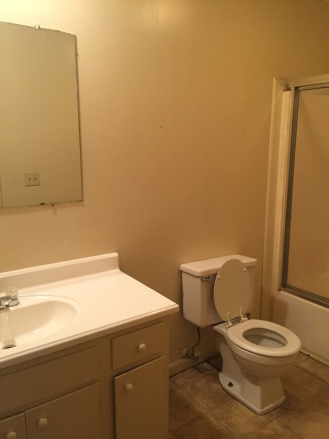 Building Photo - Robinwood Apartments