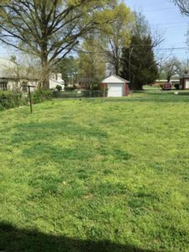 Building Photo - 3 bed room brick house in Henrico County! ...