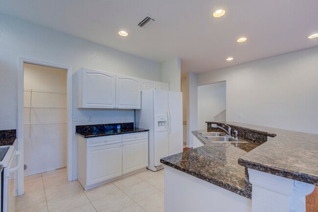 Building Photo - 1800 Bayshore Way