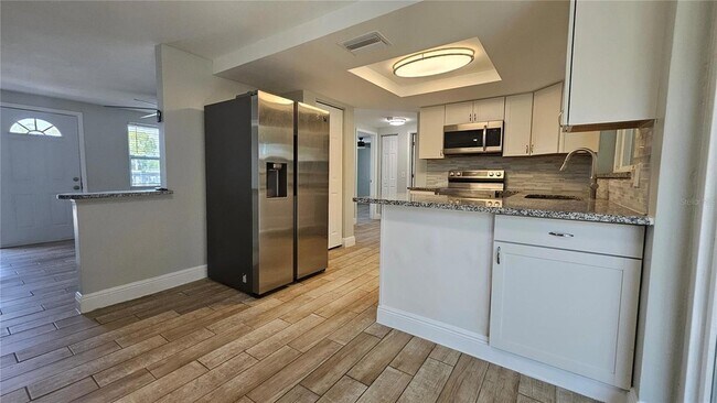 Building Photo - 6412 Pawling Ave