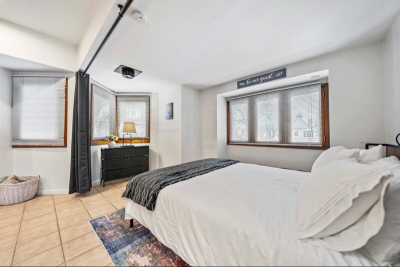 Building Photo - 383 Oxford St