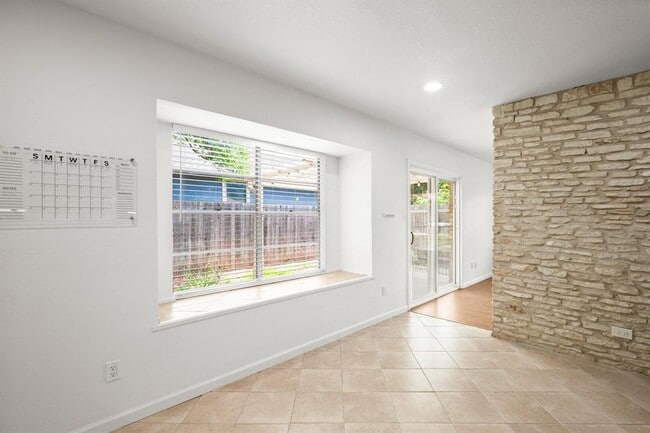 Building Photo - 1212 Dunstan Dr
