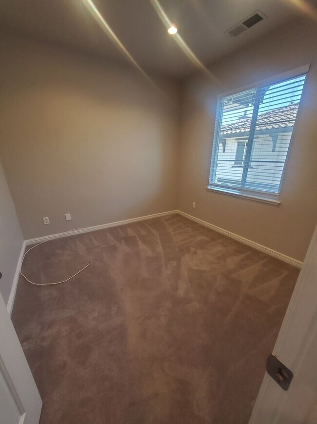 Building Photo - Modern Concord Townhouse 3/2.5 near BART &...