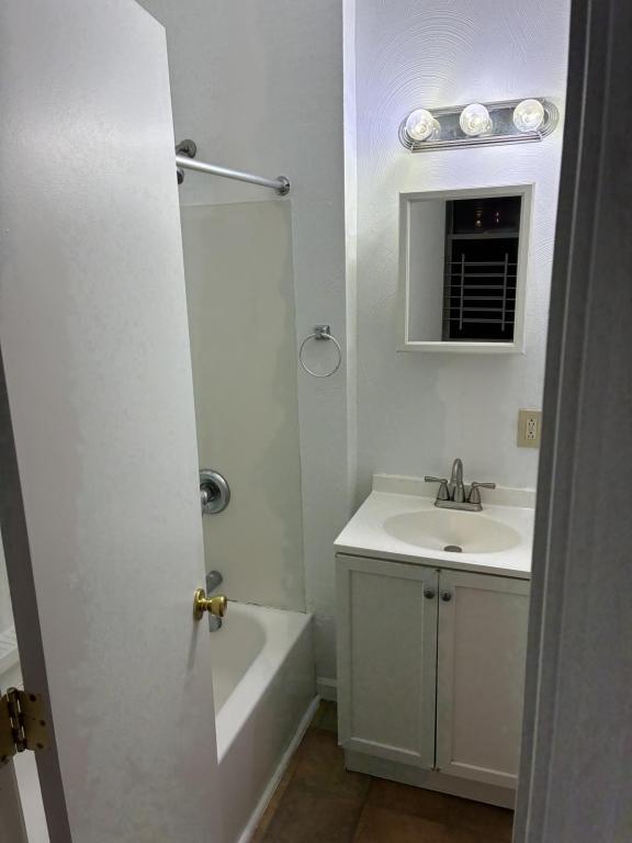 Building Photo - 3805 Howley St