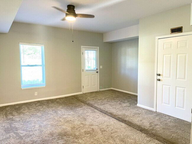 Building Photo - Welcome to this stunning 3-bedroom, 3-bathroom townhome located in the vibrant city of Atlanta, GA.