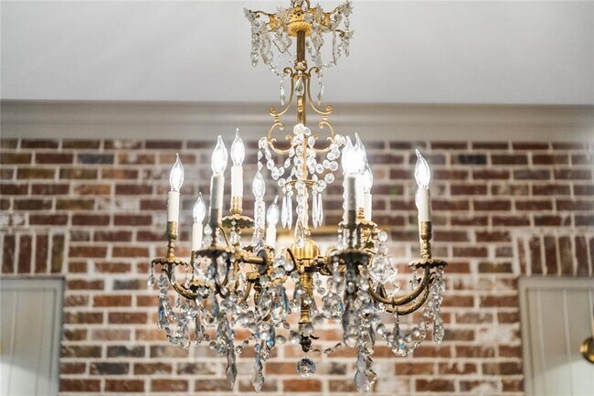 Building Photo - 390 Hembree Rd