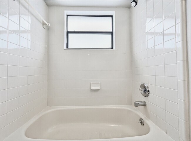 Building Photo - 1017 Whalebone Bay Dr