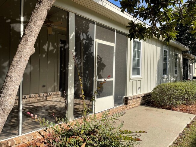 Building Photo - Great 3 Bedroom home - Coming from March 20th