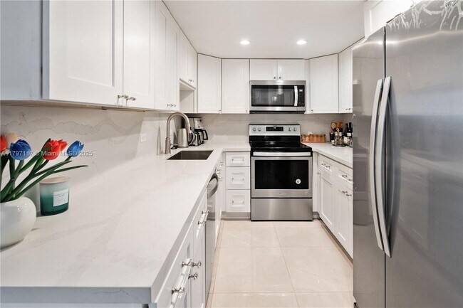 Building Photo - 20515 E Country Club Dr