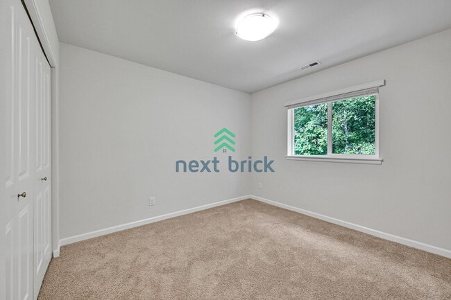 Building Photo - Bothell 5BR 3Bath-on a quiet neighborhood ...