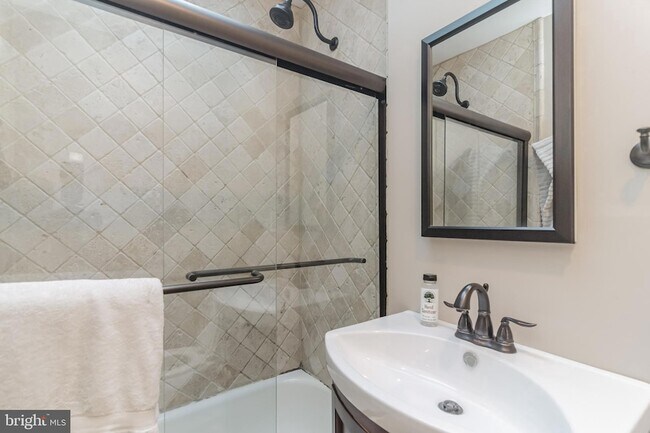 Building Photo - 2321 17th St NW