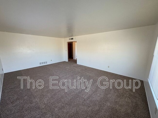 Building Photo - 542 S Redwood St