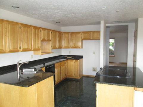 Building Photo - Large 4 Bedroom House in La Cueva District