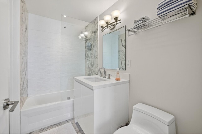 Building Photo - 612 Bayshore Dr