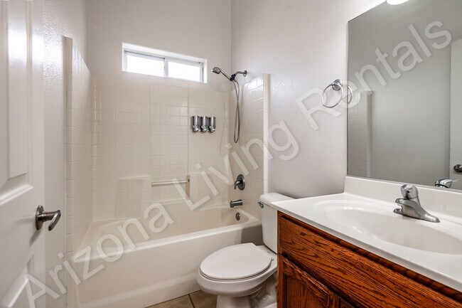 Building Photo - AMAZING 4 BEDROOM HOME