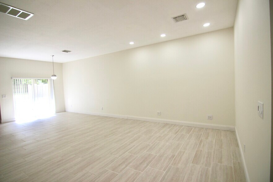 Dining/living room - 10619 Shady Falls Ct