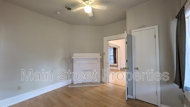 Building Photo - 1014 W Gregory St