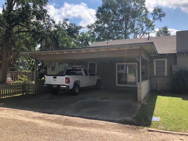 Building Photo - 716 W Georgia Ave