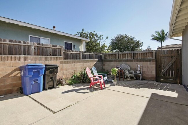 Building Photo - 8630 Stanmoor Dr