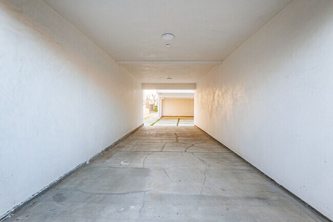 Building Photo - 1658 S. Hayworth Ave