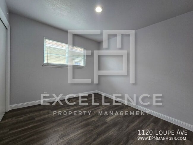 Building Photo - 1120 Loupe Ave