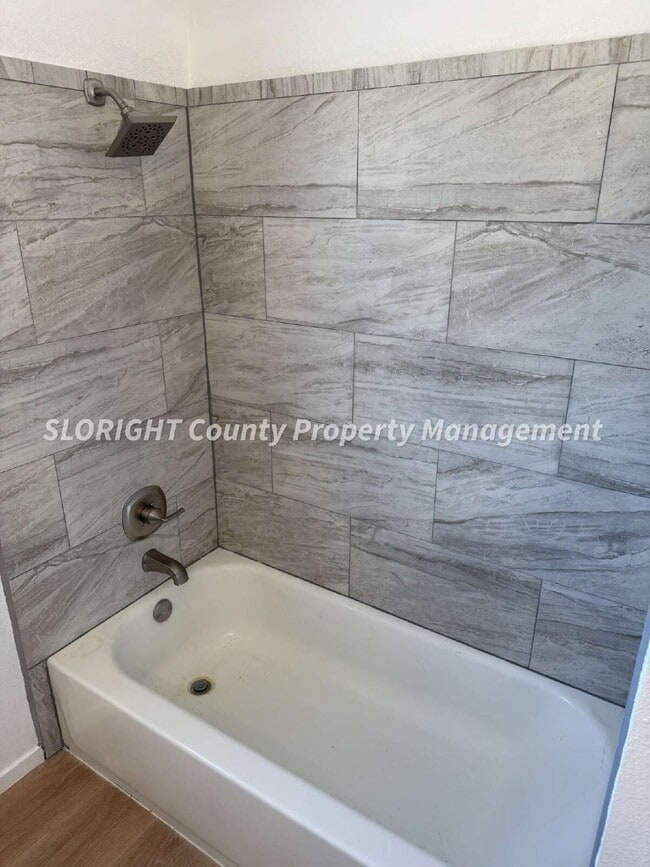 Building Photo - AVAILABLE NOW - Spacious 4 Bed, 2 Bath Apa...