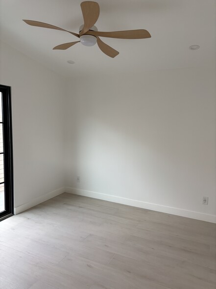 Building Photo - 8235 Casa Blanca Pl