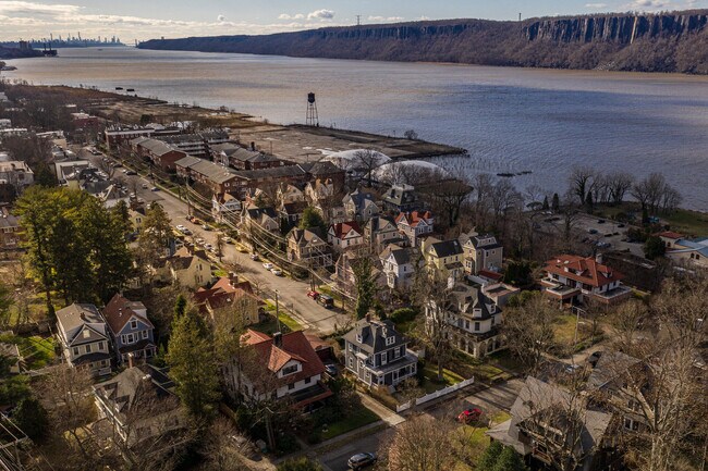 Hastings on Hudson - 555 Broadway