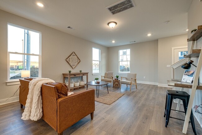 Building Photo - Harding Townhomes