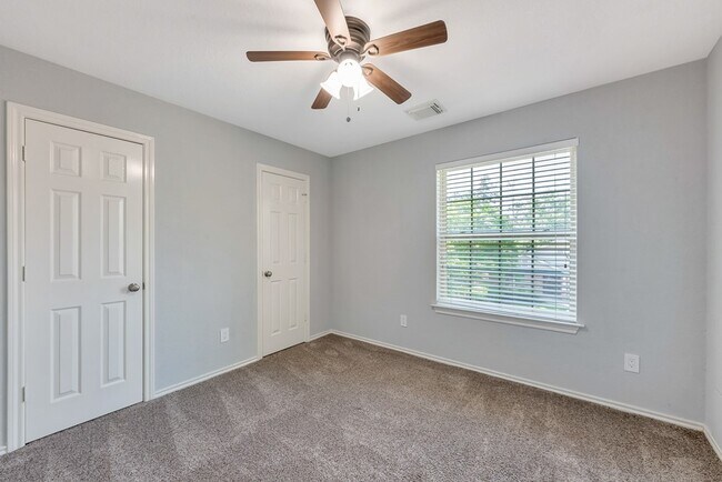Building Photo - 18 N Star Ridge Cir