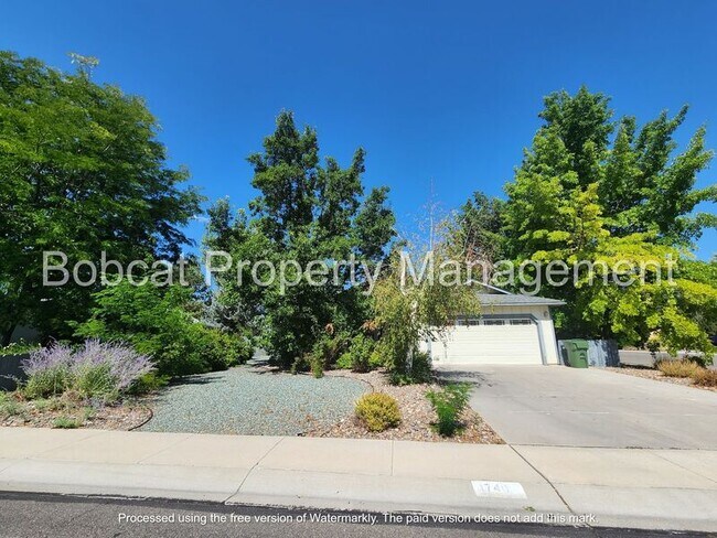 Building Photo - 1740 Cedarwood Dr