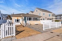 Building Photo - 208 Carteret Ave