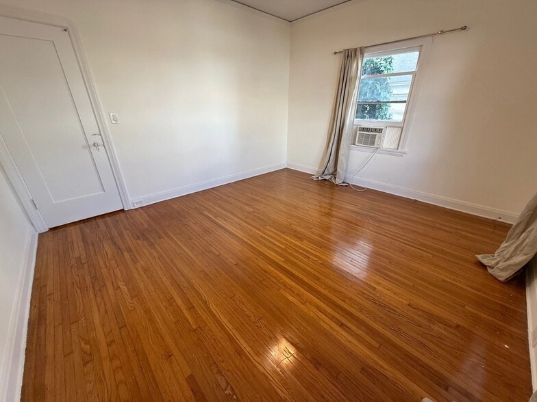 Building Photo - 339 N Orange Dr