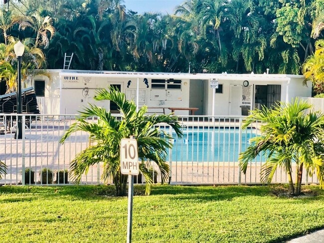 Building Photo - 1025 SE 15th St