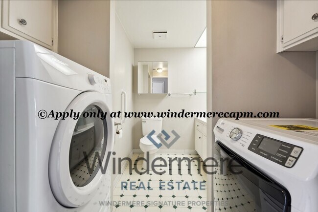 Building Photo - Easy Living in a Cozy West Sac Community!