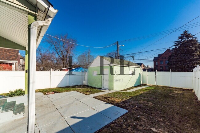 Building Photo - 158 Dakota Ave