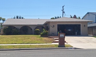 Building Photo - 2318 Medina Ave