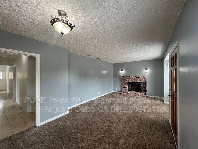 Primary Photo - 2667 S Dolphin St
