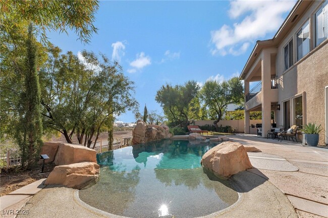 Building Photo - 904 Pont Chartrain Dr